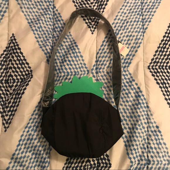 VS PINK Pineapple Cooler 🍍 - Picture 2 of 4